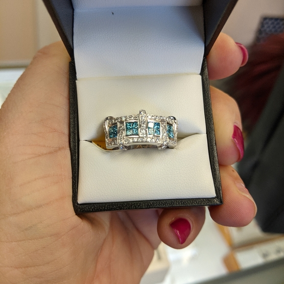 18k blue & white diamond ring - Picture 10 of 12